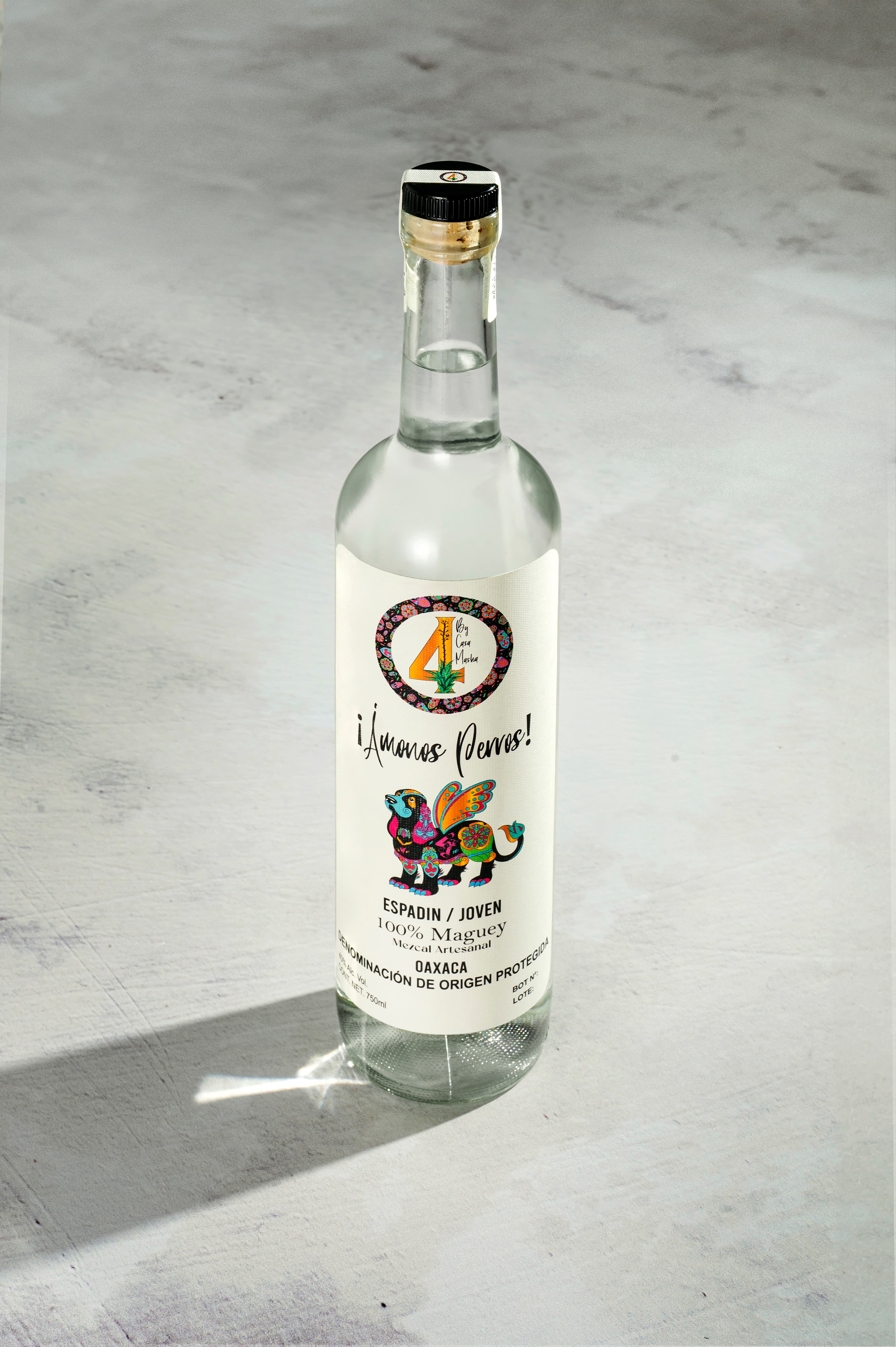 Mezcal en ambiente controlado de estudio